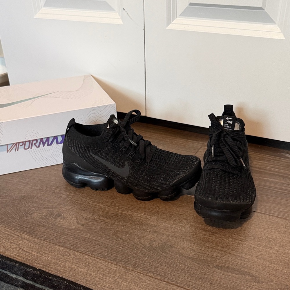 Nike Women’s Black VaporMax Flyknit Shoes